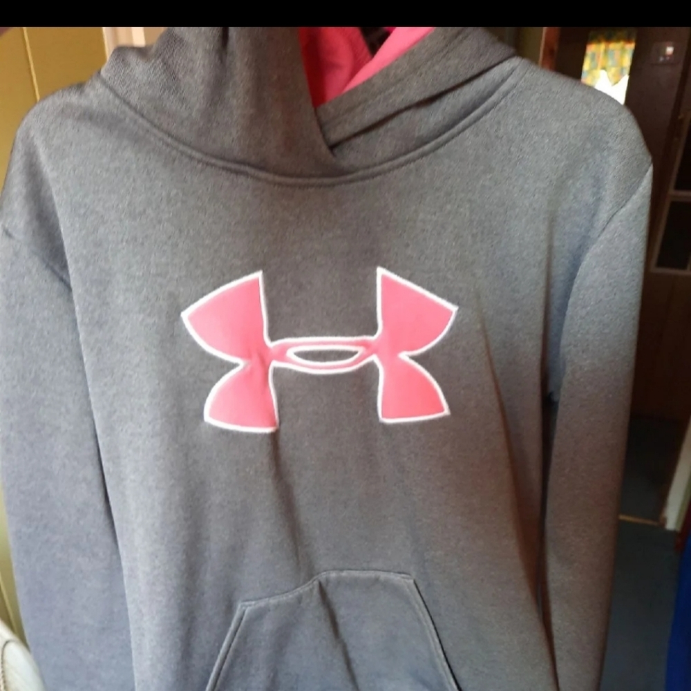 NWOT Youth Under Armour hoodie